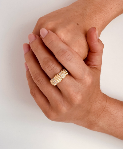 Bague à godrons or jaune et pavage diamants 2