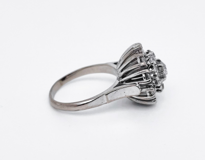 Bague ancienne diamants or blanc sertie de dix-neuf diamants de taille ancienne 2