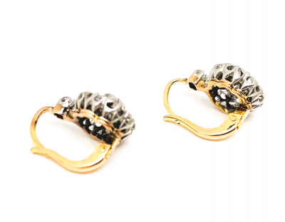 Boucles d’oreilles dormeuses en or - marguerites de diamants 2