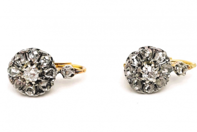 Boucles d’oreilles dormeuses en or - marguerites de diamants 2