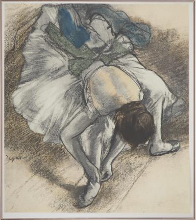 Edgar DEGAS : Ballerine ajustant son chausson, Lithographie et pochoir signée 2