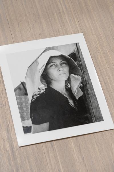 Dorothea LANGE - Jeune Mère Migratrice, 2012, tirage gélatino-argentique tamponné et numéroté 2