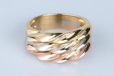 Bague en or tricolore jaune, blanc et rose en 18 cts. 2