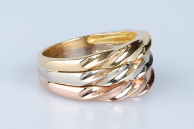 Bague en or tricolore jaune, blanc et rose en 18 cts. 2
