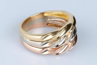 Bague en or tricolore jaune, blanc et rose en 18 cts. 2