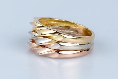Bague en or tricolore jaune, blanc et rose en 18 cts. 2
