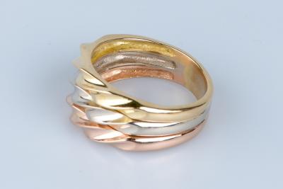 Bague en or tricolore jaune, blanc et rose en 18 cts. 2