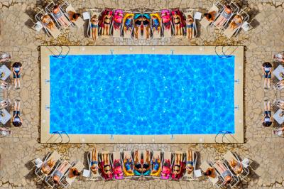 Gaudi .C -The-pool-on-the-sky, 2017 - Impression numérique 2