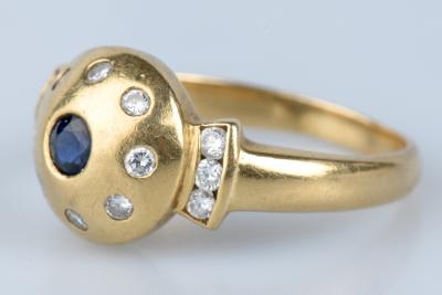 Bague  en or jaune 18 cts, ornée d’un saphir et de diamants 2