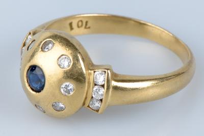 Bague  en or jaune 18 cts, ornée d’un saphir et de diamants 2