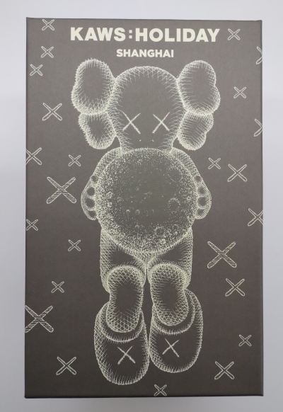 KAWS - Holiday Shanghai (Brown) - figurine 2