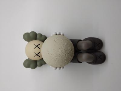 KAWS - Holiday Shanghai (Brown) - figurine 2