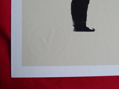 Banksy x Post Modern Vandal - Girl With Heart Shaped Float (Gold) 2021 - Impression pigmentaire 2