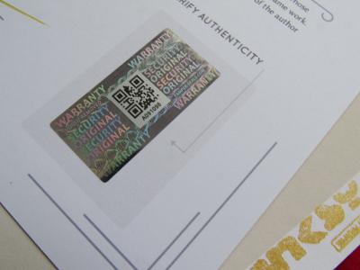 Banksy x Post Modern Vandal - Girl With Heart Shaped Float (Gold), 2021 - Impression pigmentaire 2