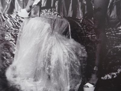 Irina IONESCO : Mannequin devant les projecteurs - Tirage argentique original 2