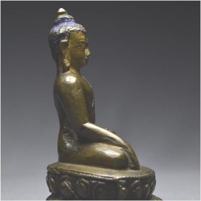 Tibet occidental, XIIIème-XIVème siècle, Représentation de Bouddha en bronze à patine brune 2
