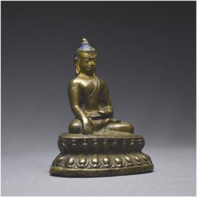 Tibet occidental, XIIIème-XIVème siècle, Représentation de Bouddha en bronze à patine brune 2
