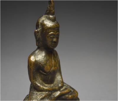 Cambodge, XVIIIème - XIXème siècle, Bouddha en bronze en position de méditation 2
