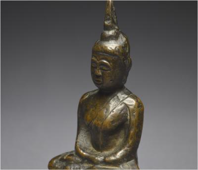 Cambodge, XVIIIème - XIXème siècle, Bouddha en bronze en position de méditation 2