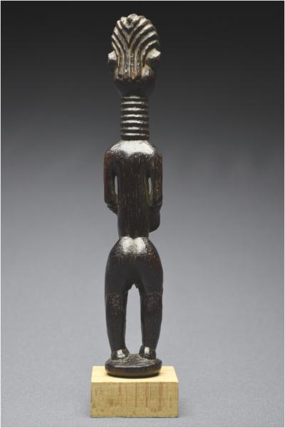 République Démocratique du Congo (ex Zaïre), Peuple Ndengese, Milieu du XXème siècle, Ancien fétiche anthropomorphe en bois à patine brillante 2