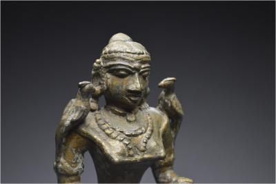 Inde, XIXème siècle, Statuette en bronze représentant Lakshmi 2