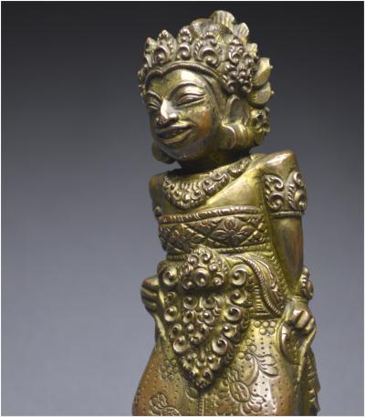 Indonésie, Bali, XVIème - XVIIème siècle, Manche de kriss anthropomorphe en alliage cuivreux 2