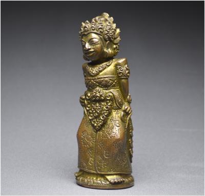 Indonésie, Bali, XVIème - XVIIème siècle, Manche de kriss anthropomorphe en alliage cuivreux 2