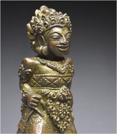 Indonésie, Bali, XVIème - XVIIème siècle, Manche de kriss anthropomorphe en alliage cuivreux 2