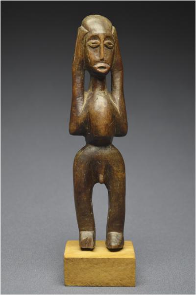République Démocratique du Congo (ex Zaïre), Peuple Lega, Société du Bwami, Milieu du XXème siècle, Ancien fétiche anthropomorphe Katanda à patine brillante 2