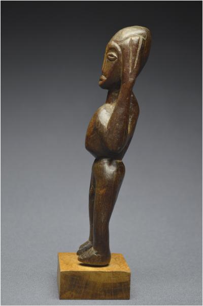 République Démocratique du Congo (ex Zaïre), Peuple Lega, Société du Bwami, Milieu du XXème siècle, Ancien fétiche anthropomorphe Katanda à patine brillante 2