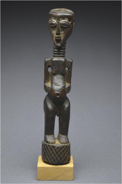 République Démocratique du Congo (ex Zaïre), Peuple Songye, Milieu du XXème siècle, Ancien fétiche anthropomorphe à patine sombre 2