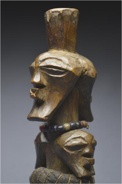 République Démocratique du Congo (ex Zaïre), Peuple Songye, Milieu du XXème siècle, Ancien fétiche janiforme Nkisi à patine brillante 2