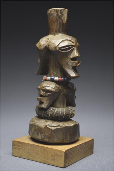 République Démocratique du Congo (ex Zaïre), Peuple Songye, Milieu du XXème siècle, Ancien fétiche janiforme Nkisi à patine brillante 2