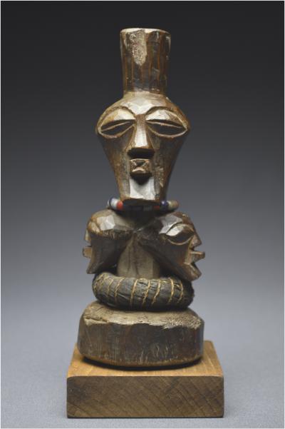 République Démocratique du Congo (ex Zaïre), Peuple Songye, Milieu du XXème siècle, Ancien fétiche janiforme Nkisi à patine brillante 2