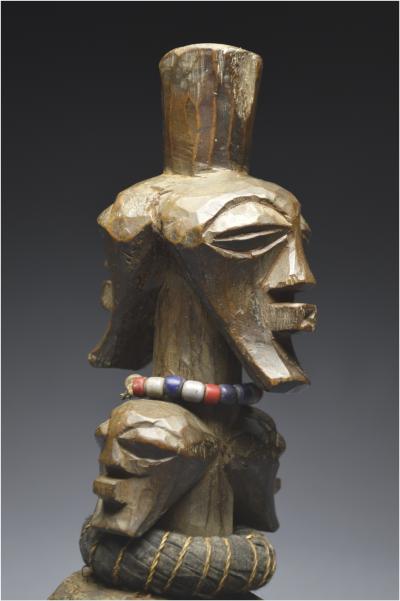 République Démocratique du Congo (ex Zaïre), Peuple Songye, Milieu du XXème siècle, Ancien fétiche janiforme Nkisi à patine brillante 2