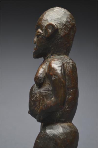 Tanzanie, Peuple Zigwa, Milieu du XXème siècle, Ancienne statuette anthropomorphe à patine brillante 2