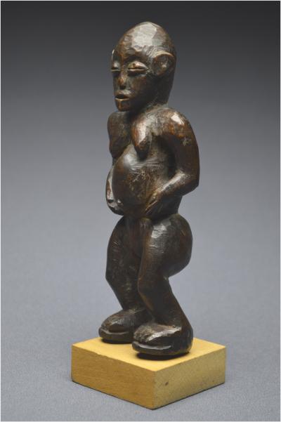 Tanzanie, Peuple Zigwa, Milieu du XXème siècle, Ancienne statuette anthropomorphe à patine brillante 2