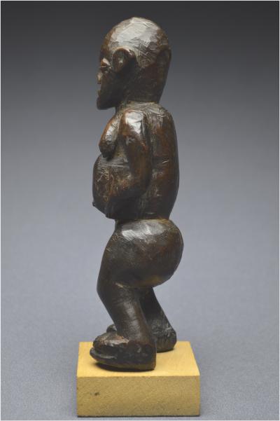 Tanzanie, Peuple Zigwa, Milieu du XXème siècle, Ancienne statuette anthropomorphe à patine brillante 2