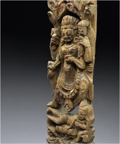 Népal, XVIème - XVIIème siècle, Sculpture de Kali en bois sous son aspect Chamunda 2