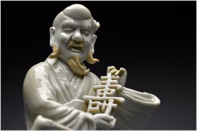 Chine, XVIIIè siècle, Groupe en porcelaine blanc de Chine représentant le dieu taoïste Shoulao 2