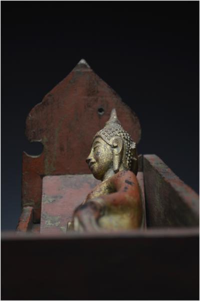 Ancien Royaume de Siam, XIXème siècle, Représentation de Bouddha couché en bois laqué et doré 2