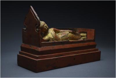 Ancien Royaume de Siam, XIXème siècle, Représentation de Bouddha couché en bois laqué et doré 2