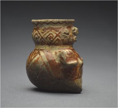Mexique, 800 – 1500 ap J. –C., Culture Huastèque, Petit vase anthropomorphe à potions, Céramique à engobe crème et rouge café 2