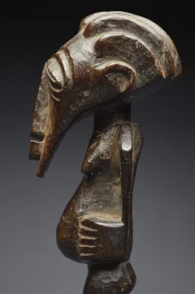 République Démocratique du Congo (ex Zaïre), Peuple Songye, Milieu du XXème siècle, Ancien fétiche anthropomorphe à patine sombre brillante 2