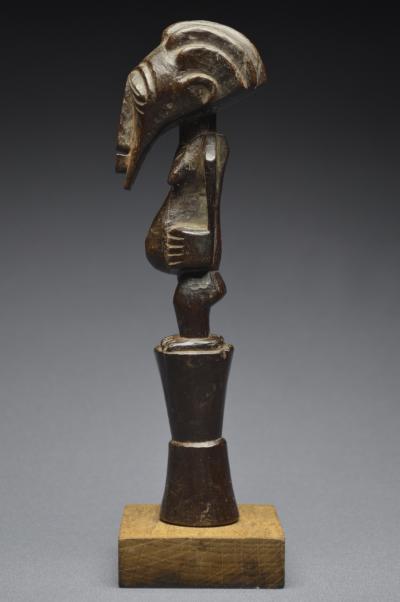 République Démocratique du Congo (ex Zaïre), Peuple Songye, Milieu du XXème siècle, Ancien fétiche anthropomorphe à patine sombre brillante 2
