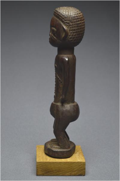 République Démocratique du Congo (ex Zaïre), Peuple Tabwa, Milieu du XXème siècle, Ancienne statuette anthropomorphe à patine sombre brillante 2