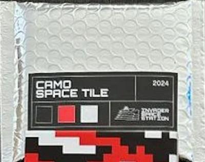 INVADER, Space Tile - Carreau de céramique rouge-noir et blanc - 2024 2