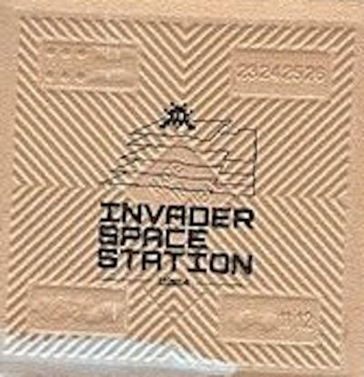 INVADER, Space Tile - Carreau de céramique vert et blanc - 2024 2