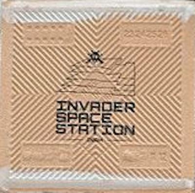 INVADER, Space Tile - Carreau de céramique rouge-noir et blanc - 2024 2