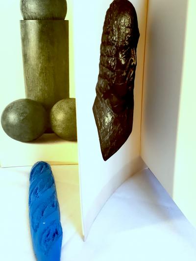 Man Ray, Le pain peint -  sculpture et catalogue Iolas, dont 10 lithographies, 2  photographies et  1 affiche d’exposition 2